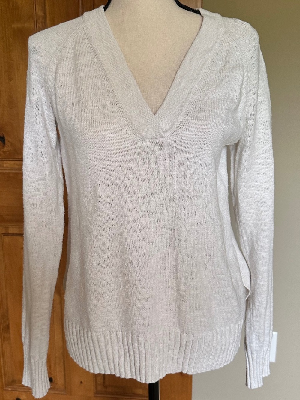 GAP Off-White 100% Cotton V-Neck Long Sleeve Sweater, Women's XS